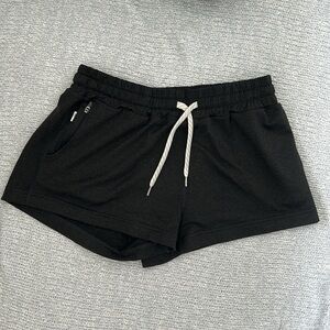 Vuori halo performance short